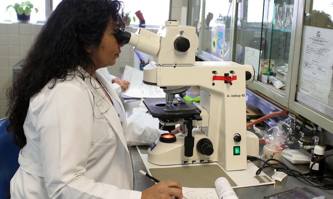 Programa Futuras Cientistas tem 470 vagas para alunas e professoras