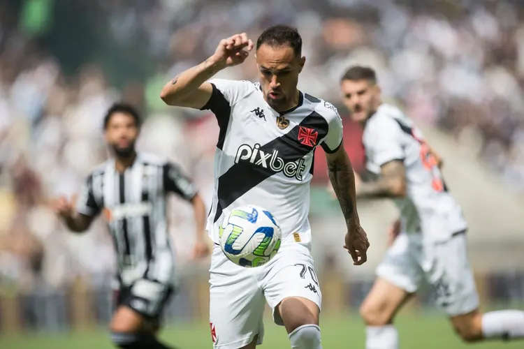 Vasco e Palmeiras duelam pelo Brasileirão