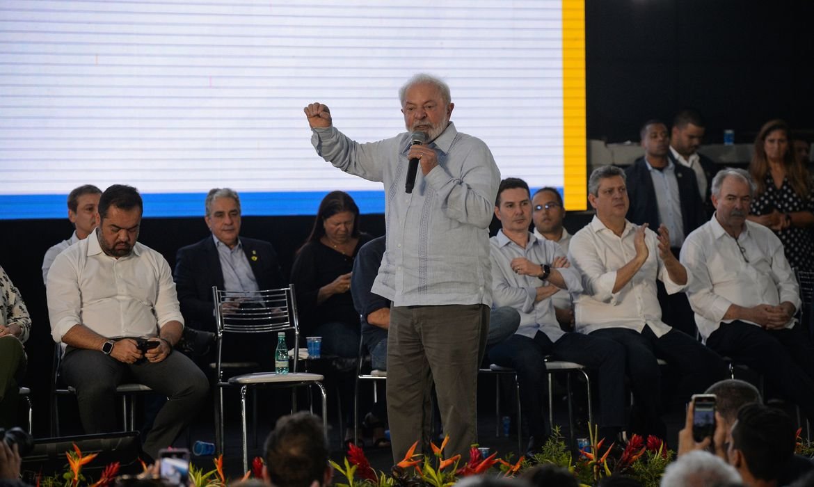 Lula condena ação de policial no Rio de Janeiro