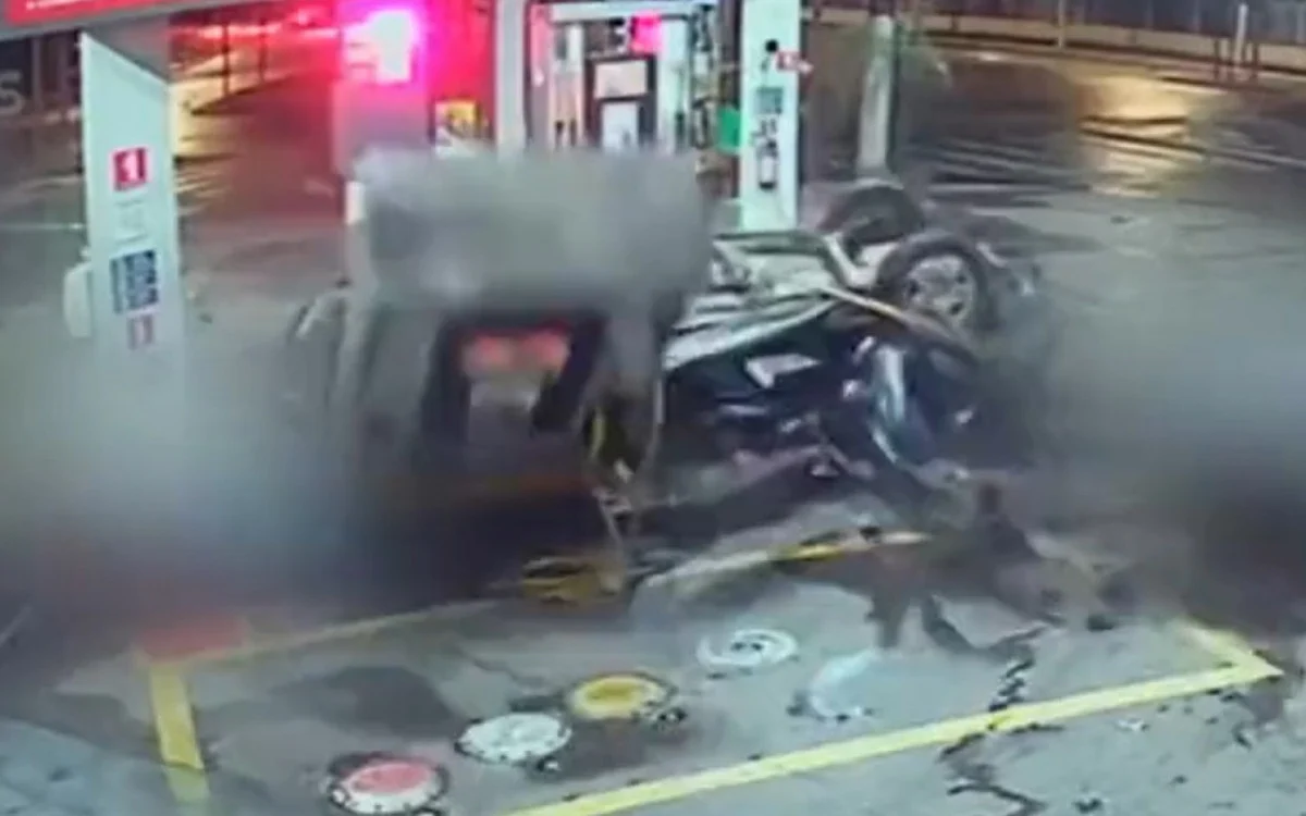 Acidente com carro em posto de gasolina deixa três mortos em São Paulo