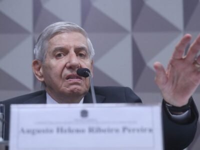 Augusto Heleno carnavaliza delação de Mauro Cid