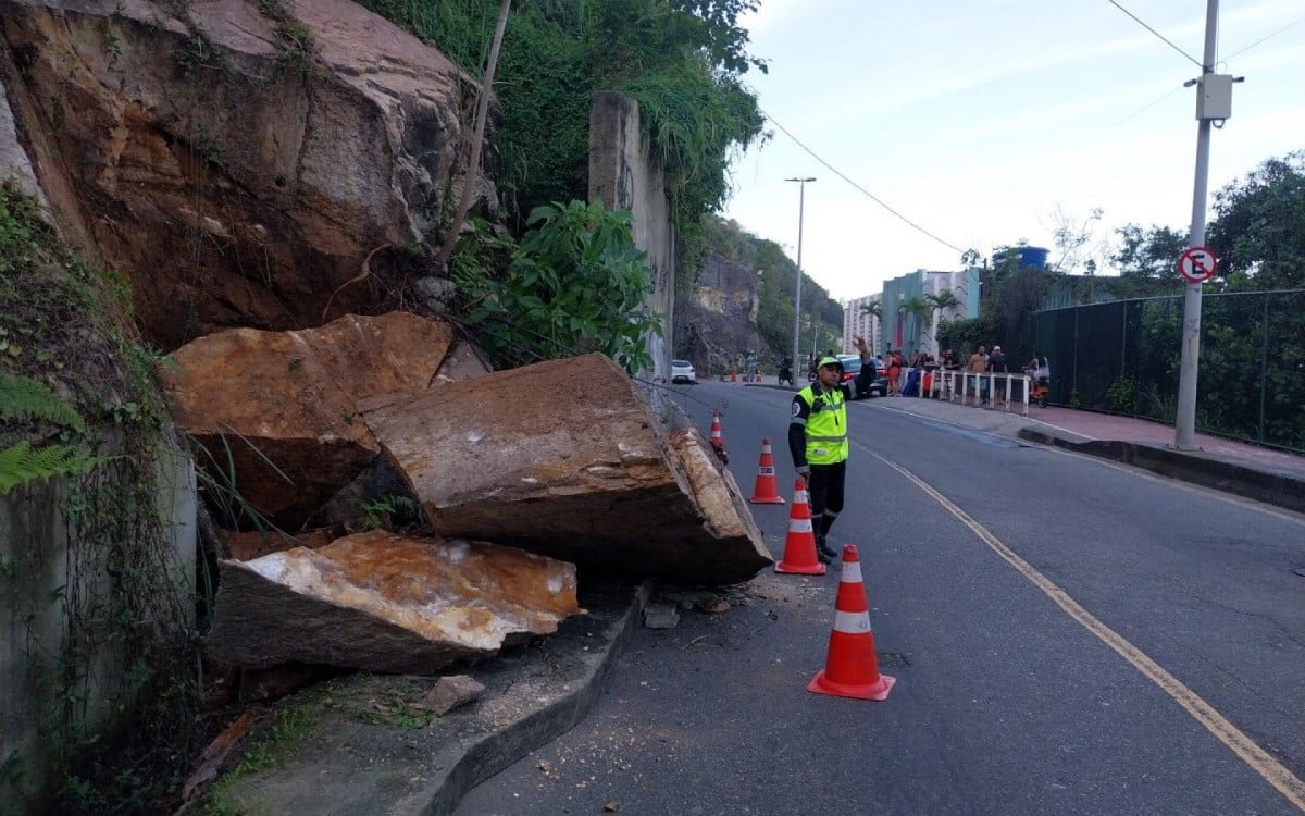 Avenida Niemeyer interditada após desprendimento de rocha