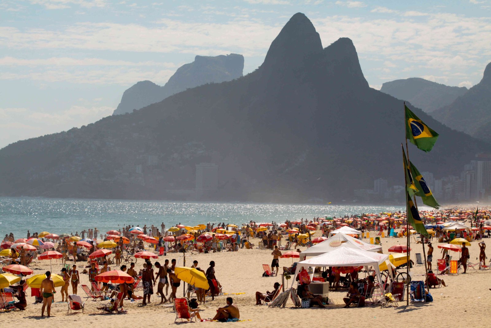 Céu ensolarado e calor devem marcar o fim de semana no Rio