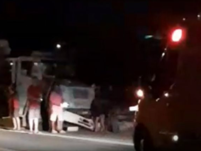 Colisão entre carro e caminhão deixa um ferido grave na BR-101 em Campos