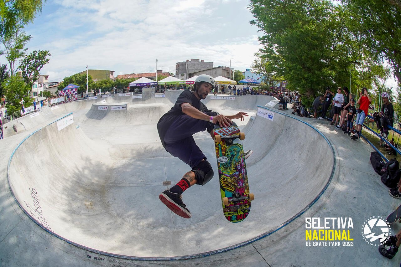 Conheça a dupla do skate park que é esperança de medalha do