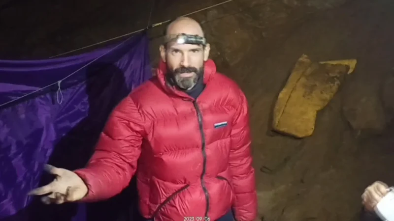 Explorador americano resgatado após nove dias preso em caverna na Turquia