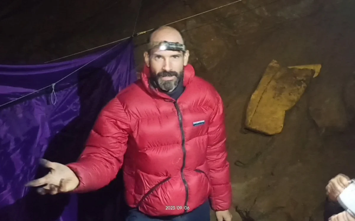 Explorador americano resgatado após nove dias preso em caverna na Turquia