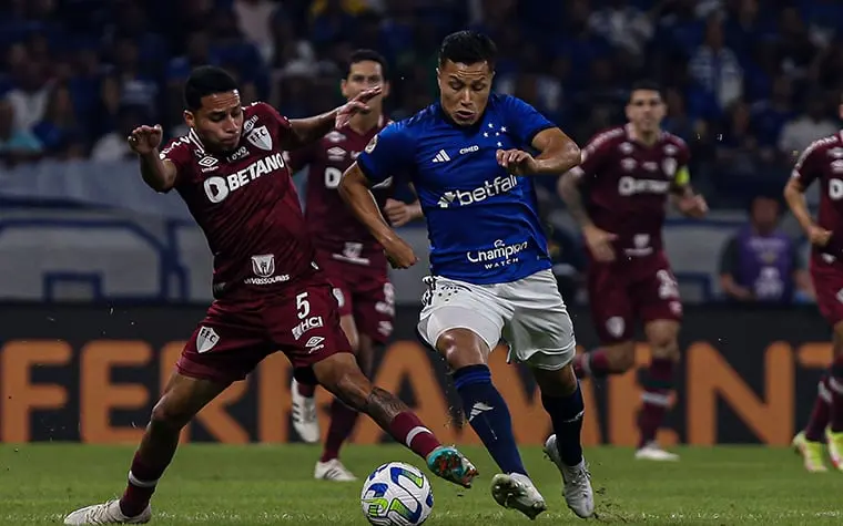 Fluminense e Cruzeiro duelam pelo Brasileirão