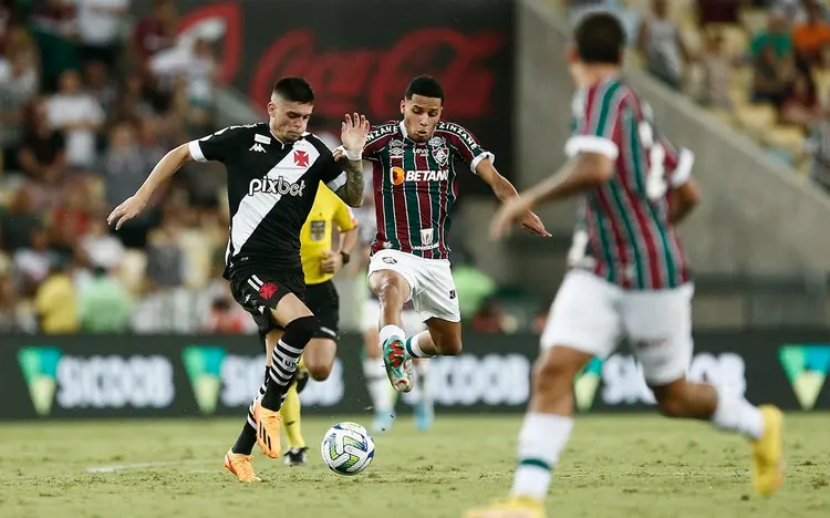 Fluminense e Vasco duelam pelo Brasileirão