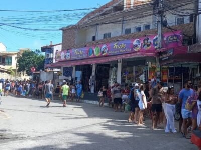 Fortes ventos cancelam passeios de barco em Arraial do Cabo