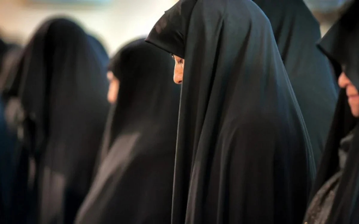Irã fecha parque aquático por permitir mulheres sem véu em espaço público