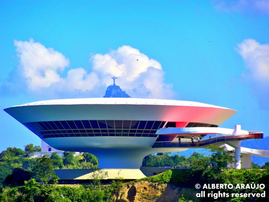 O disco voador de Niterói