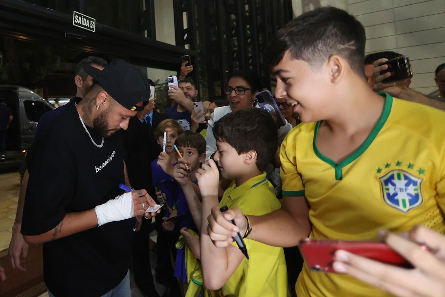 Mais 12 jogadores se apresentam à Seleção Brasileira para estreia nas Eliminatórias