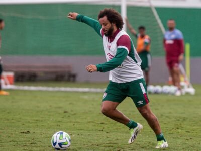 Marcelo retorna de lesão e marca golaço em treino do Fluminense
