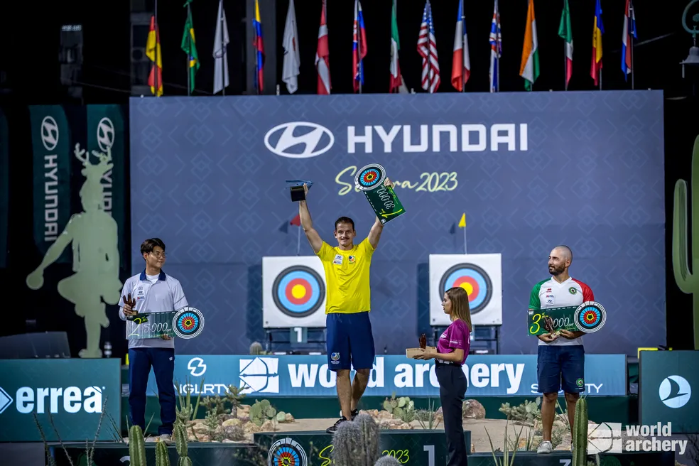 Maricaense Marcos D'Almeida conquista o título de campeão mundial de tiro com arco
