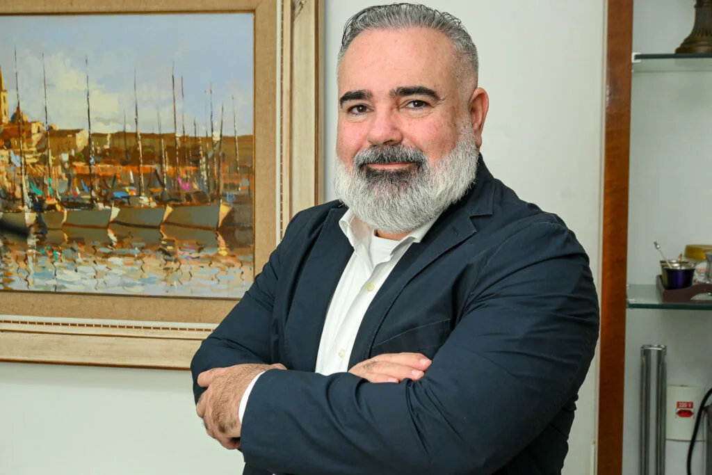 O neurocirurgião, Orlando Maia, explica os riscos e como se prevenir do acidente vascular cerebral.