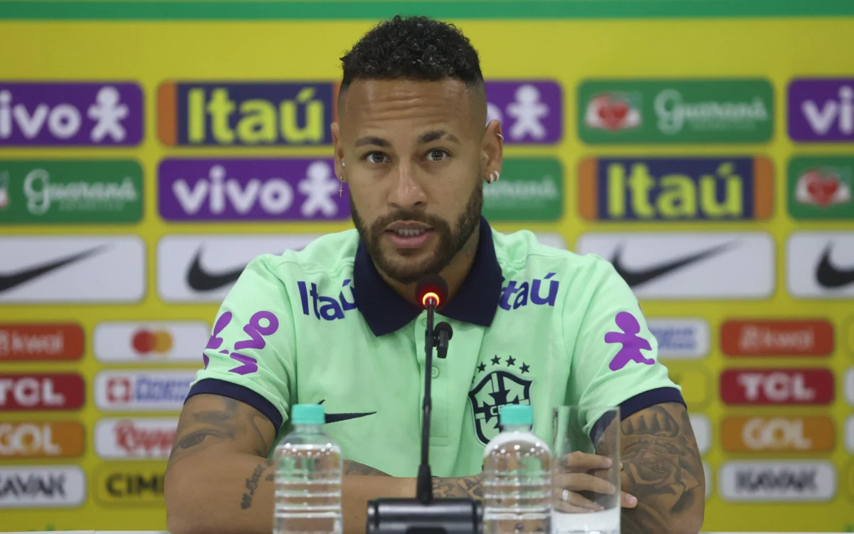 Neymar diz que está com cabeça e corpo no lugar e exalta Diniz
