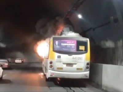 Ônibus pega fogo no Túnel Rebouças e trânsito fica parado