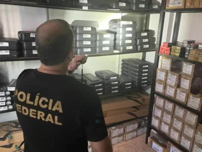 PF apreende 247 armas em depósito ilegal na Baixada Fluminense