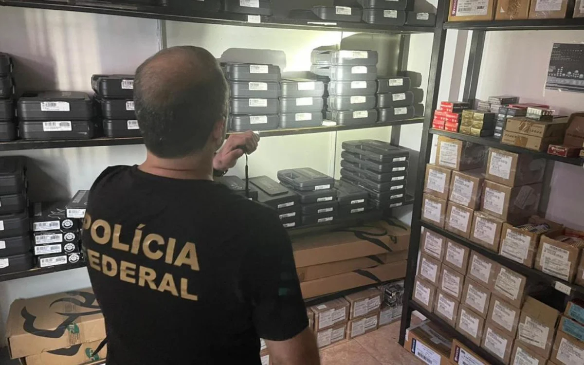 PF apreende 247 armas em depósito ilegal na Baixada Fluminense