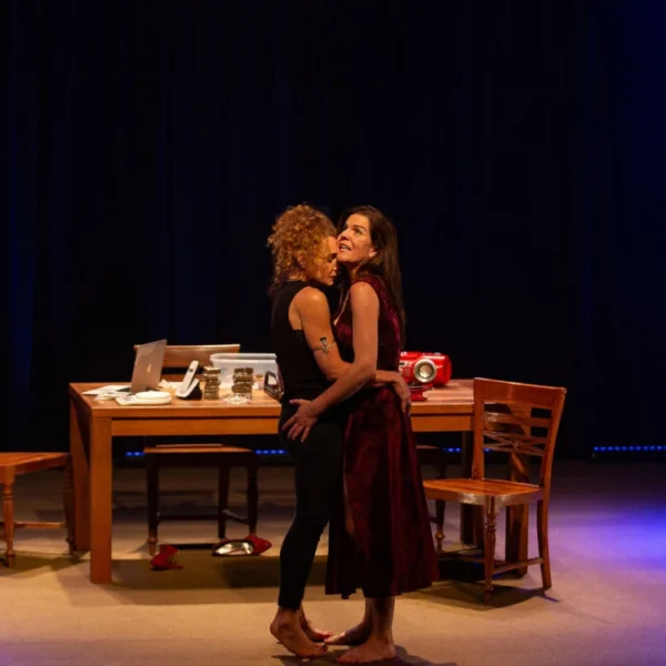 Peça A Inquilina se despede do público no Teatro da UFF