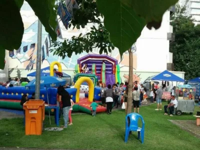 Peça infantil gratuita anima feira no Largo do Marrão