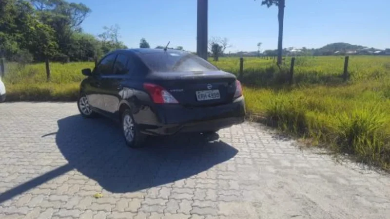 Polícia Militar recupera veículo furtado em Araruama