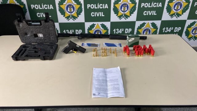 Polícia prende homem com armas de fogo e munições dentro de condomínio