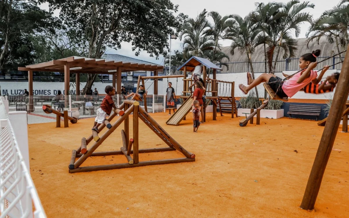 Praça em Itaboraí é revitalizada e entregue à população