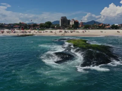 Praia de Itaúna, em Saquarema, é premiada por preservação ambiental