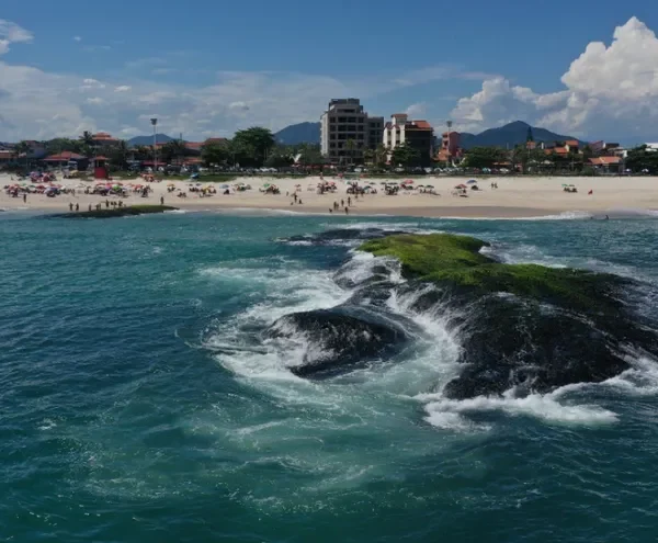 Praia de Itaúna, em Saquarema, é premiada por preservação ambiental