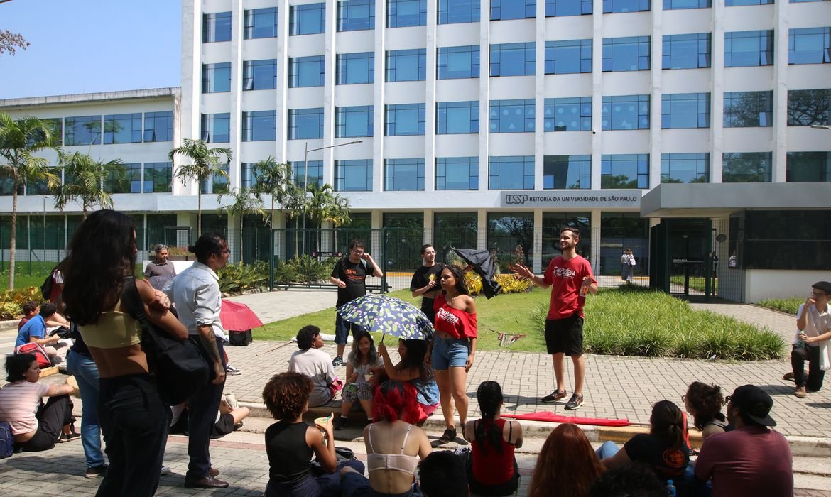 Reunião entre estudantes em greve e reitoria da USP acaba sem acordo