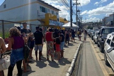 Saquarema: Inauguração de brechó infantil tem fila gigante