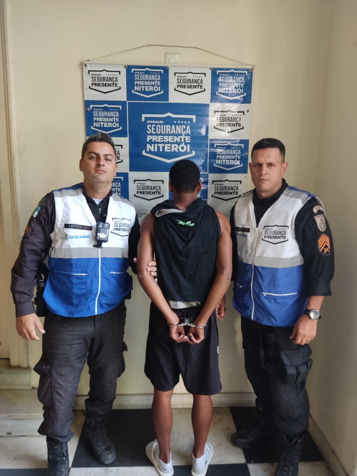 Traficante dança pra polícia após baile na Região Oceânica