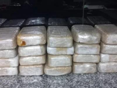 Traficante é preso com 27 kg de cocaína na Rodovia Rio-Santos