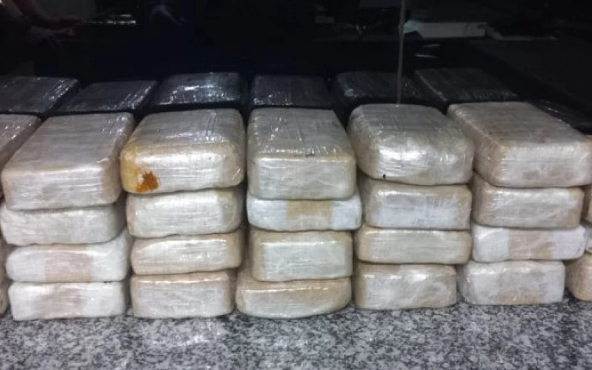 Traficante é preso com 27 kg de cocaína na Rodovia Rio-Santos