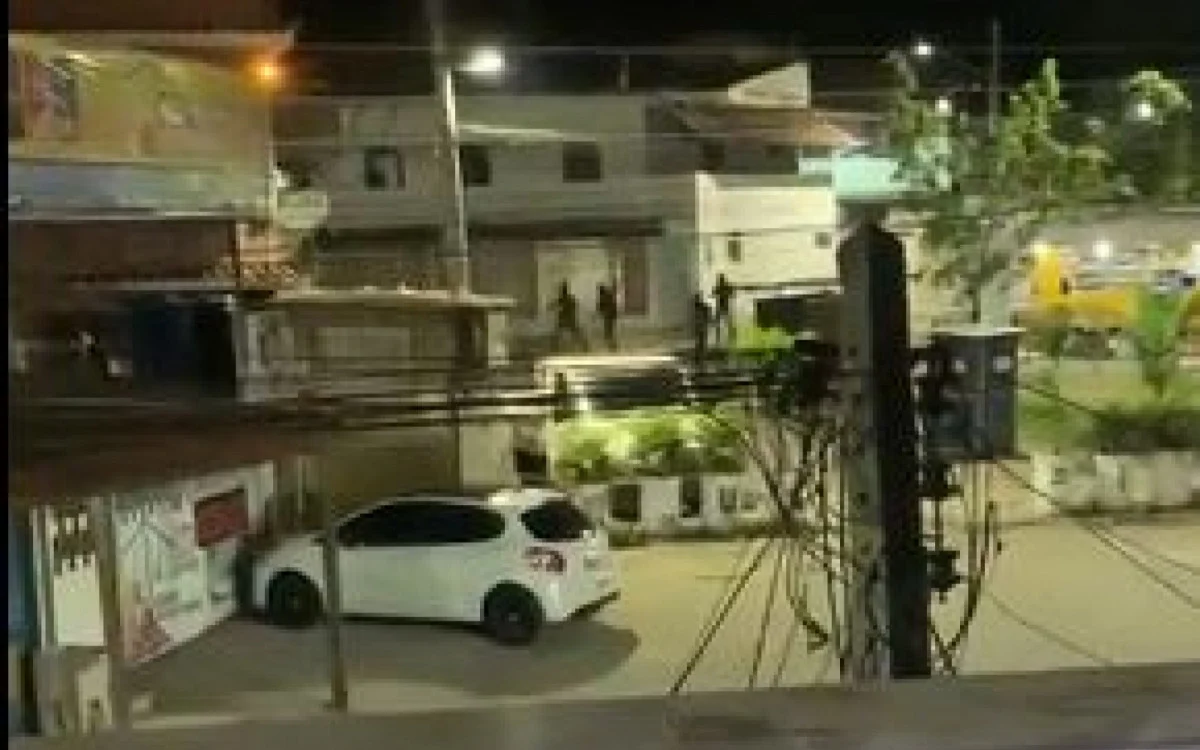 Troca de tiros entre traficantes assusta moradores da Zona Oeste