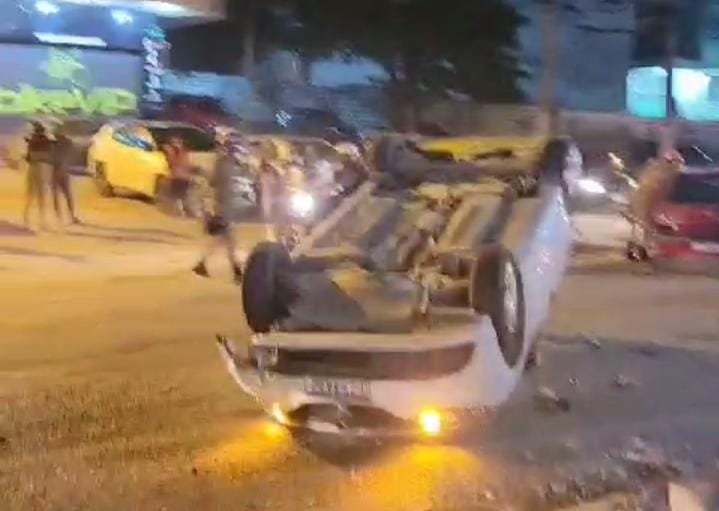 VÍDEO: Capotagem assusta motoristas em Itaboraí