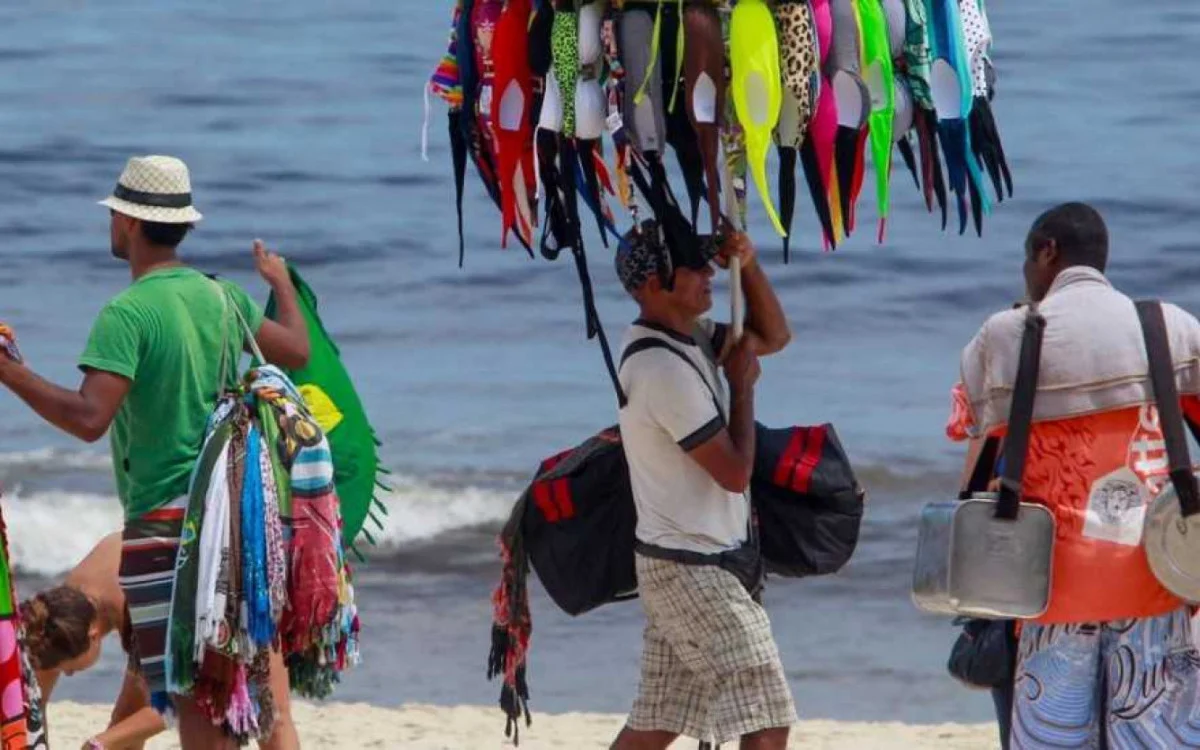 Vendedores ambulantes das praias têm até dia 20 para renovar cadastro