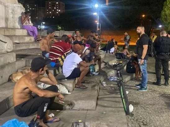 Cracolândia da Praça da República é alvo de operação policial