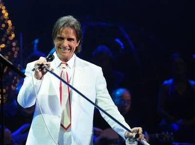 Roberto Carlos confirma show no Caio Martins, em Niterói