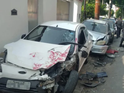 Acidente entre caminhão e carros deixa um morto em Santa Teresa