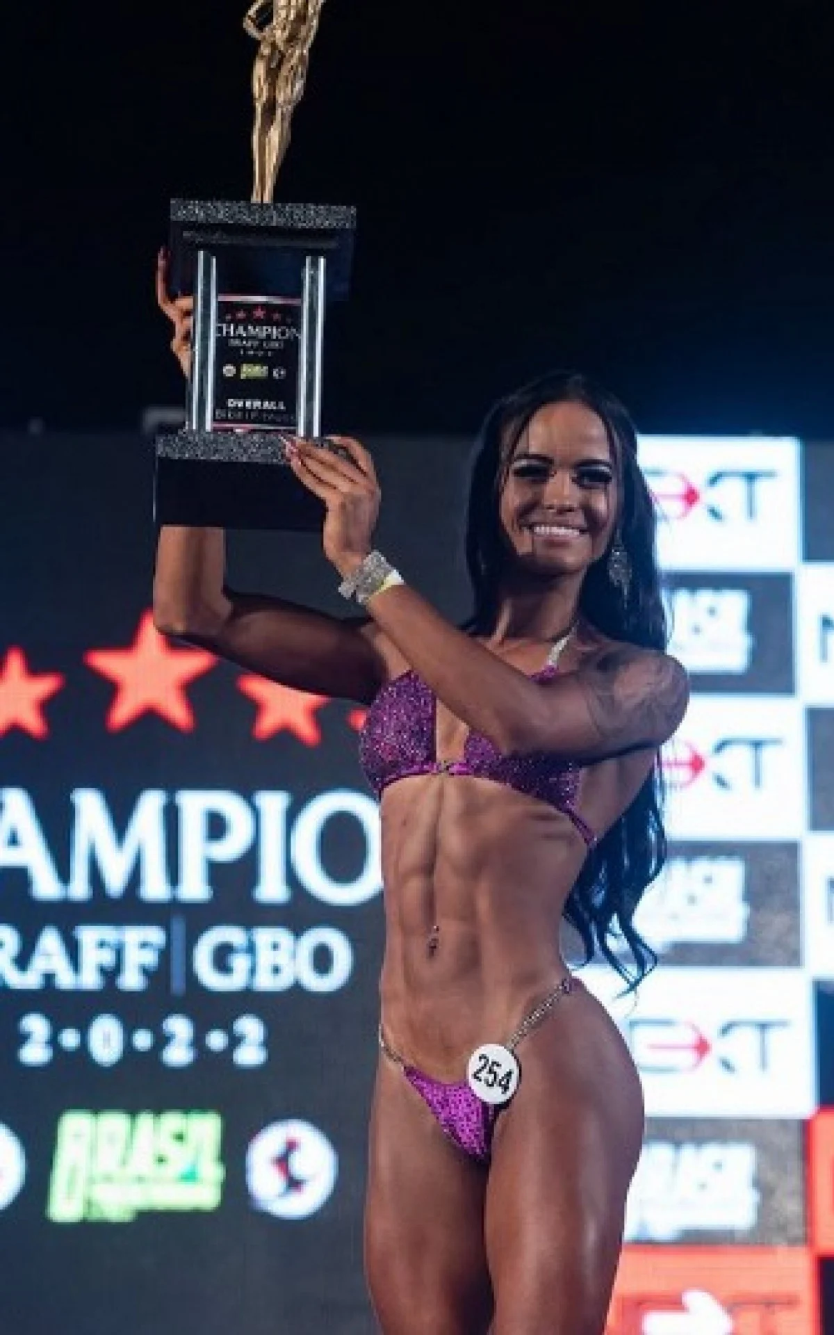 Alana Paiva, fisiculturista de 21 anos, morre em acidente