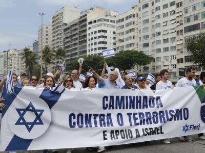 Ato em Copacabana homenageia vítimas de ataque terrorista contra Israel