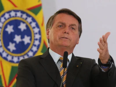 Bolsonaro e Mauro Cid são indiciados pela PF em caso de joias