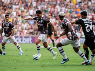 Fluminense e Corinthians se enfrentam pelo Brasileirão