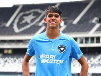 Botafogo firma contrato profissional com destaque do sub-20