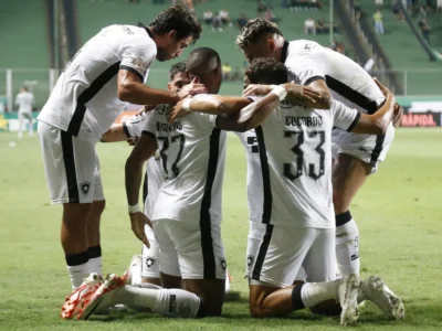 Botafogo e Bragantino duelam pelo Brasileirão