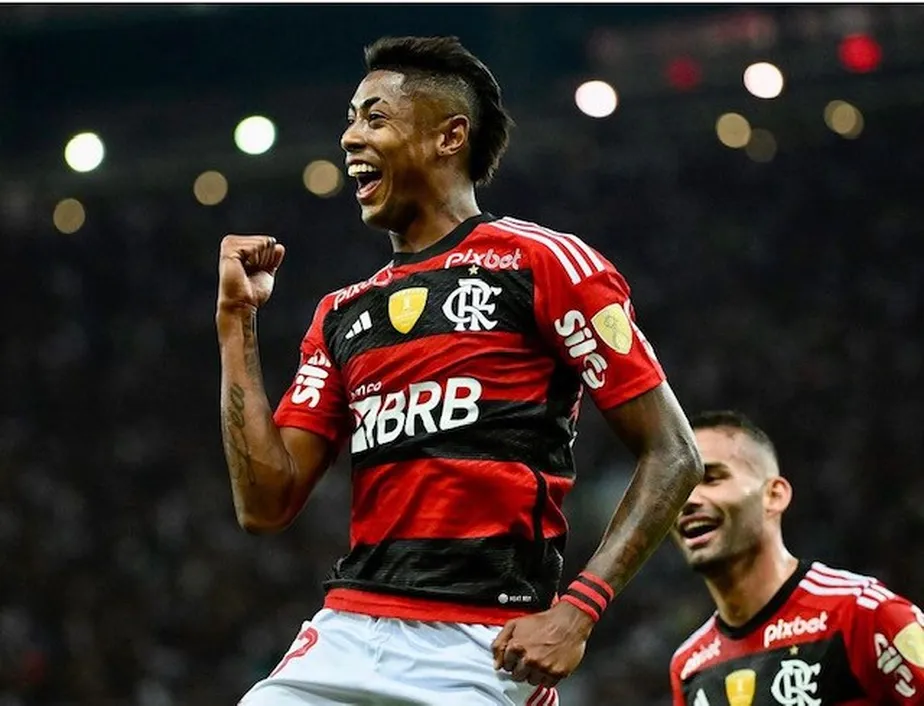 Bruno Henrique renova com o Flamengo até 2026