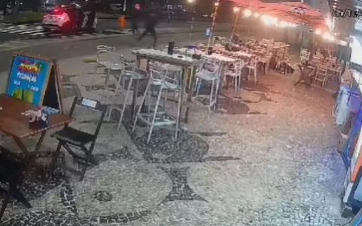 Carro usado no assassinato de médicos é abandonado na Cidade de Deus